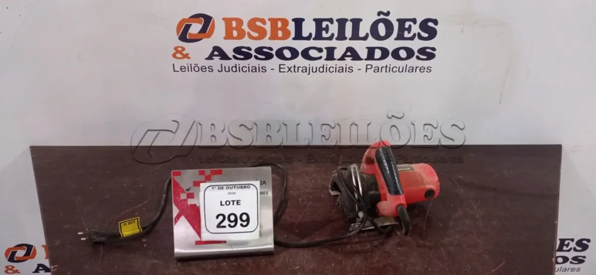 LOTE 299 - 01 SERRA MÁRMORE 220V MARCA SCHULZ. (NO ESTADO) ATENÇÃO! FAZER A VISITAÇÃO ANTES DE ARREMATAR, NÃO SABEMOS SE FUNCIONA, LEILÃO NÃO TEM GARANTIA E NEM DEVOLUÇÃO, SUJEITO A POSSÍVEIS AVARIAS VISÍVEIS/OCULTAS E/OU AUSÊNCIA DE COMPONENTES.