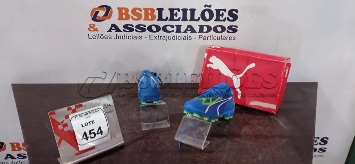 LOTE 454 - 01 CHUTEIRA PUMA FUTURE TAM 37. (NO ESTADO) ATENÇÃO! FAZER A VISITAÇÃO ANTES DE ARREMATAR, NÃO SABEMOS SE FUNCIONA, LEILÃO NÃO TEM GARANTIA E NEM DEVOLUÇÃO, SUJEITO A POSSÍVEIS AVARIAS VISÍVEIS/OCULTAS E/OU AUSÊNCIA DE COMPONENTES.