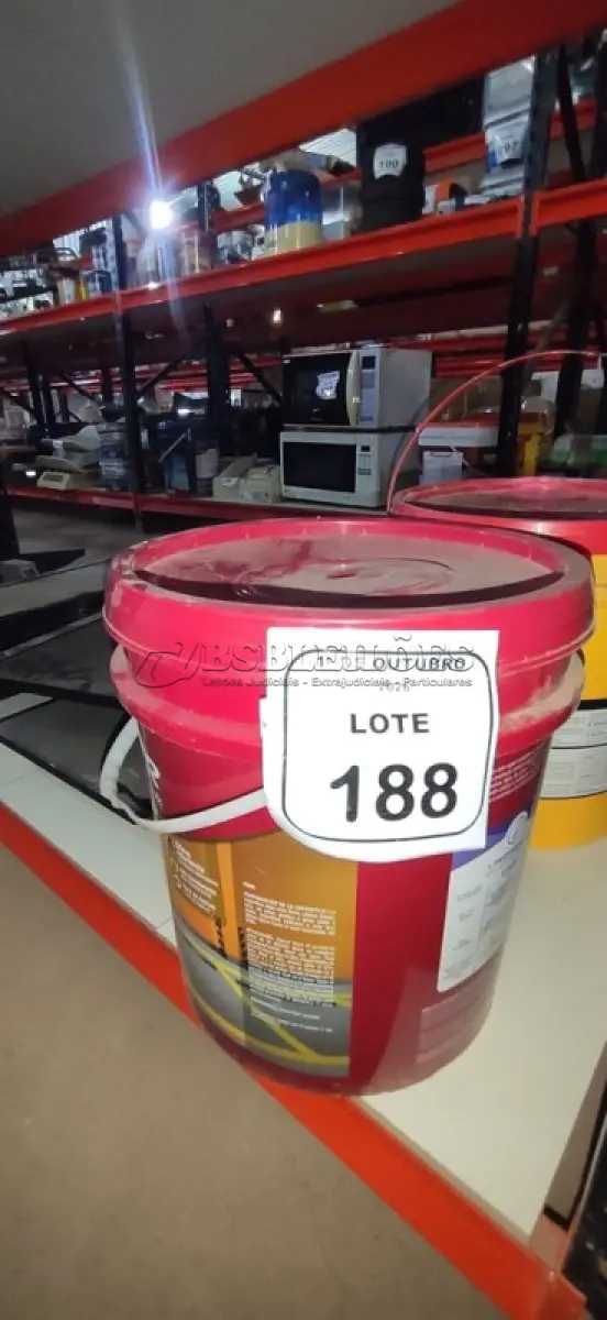 LOTE 188 - 01 BALDE DE TINTA DE PISOS ACRÍLICO PREMIUM 18L NA COR VERMELHO SEGURANÇA FOSCO MARCA RENNER.  (NO ESTADO) ATENÇÃO! FAZER A VISITAÇÃO ANTES DE ARREMATAR, NÃO SABEMOS SE FUNCIONA, LEILÃO NÃO TEM GARANTIA E NEM DEVOLUÇÃO, SUJEITO A POSSÍVEIS AVARIAS VISÍVEIS/OCULTAS E/OU AUSÊNCIA DE COMPONENTES.