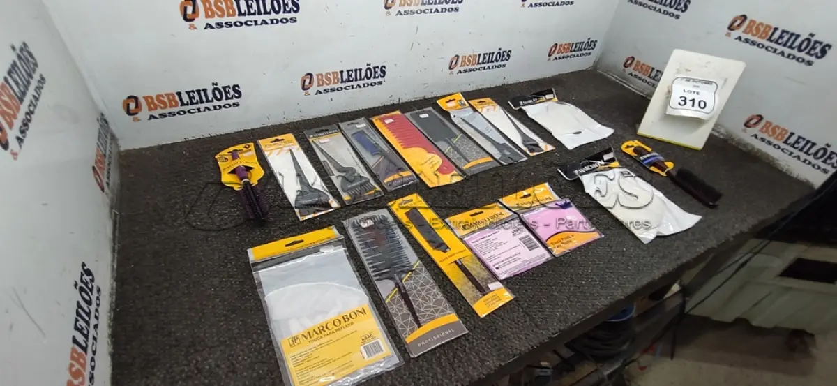 LOTE 310 - 01 LOTE COM UTENSÍLIOS DE HIGIENE E CUIDADOS PESSOAIS DIVERSOS. (NO ESTADO) ATENÇÃO! FAZER A VISITAÇÃO ANTES DE ARREMATAR, NÃO SABEMOS SE FUNCIONA, LEILÃO NÃO TEM GARANTIA E NEM DEVOLUÇÃO, SUJEITO A POSSÍVEIS AVARIAS VISÍVEIS/OCULTAS E/OU AUSÊNCIA DE COMPONENTES.