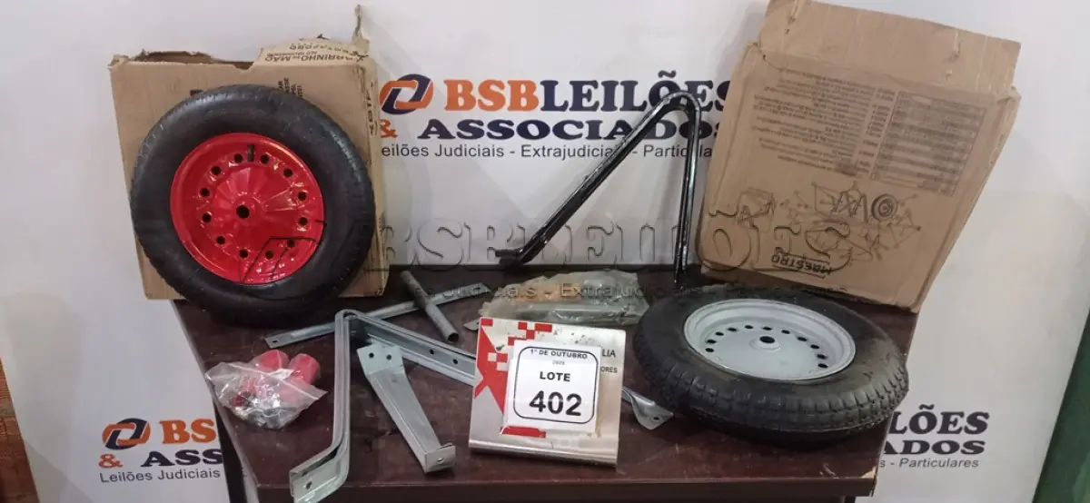 LOTE 402 - 02 RODAS DE CARRINHO DE MÃO COMPLETAS. (NO ESTADO) ATENÇÃO! FAZER A VISITAÇÃO ANTES DE ARREMATAR, NÃO SABEMOS SE FUNCIONA, LEILÃO NÃO TEM GARANTIA E NEM DEVOLUÇÃO, SUJEITO A POSSÍVEIS AVARIAS VISÍVEIS/OCULTAS E/OU AUSÊNCIA DE COMPONENTES.