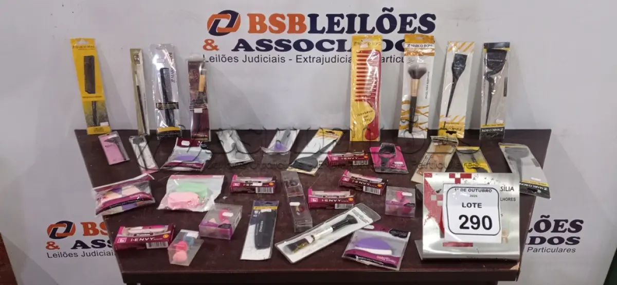 LOTE 290 - 01 LOTE COM UTENSÍLIOS DE HIGIENE E CUIDADOS PESSOAIS DIVERSOS. (NO ESTADO) ATENÇÃO! FAZER A VISITAÇÃO ANTES DE ARREMATAR, NÃO SABEMOS SE FUNCIONA, LEILÃO NÃO TEM GARANTIA E NEM DEVOLUÇÃO, SUJEITO A POSSÍVEIS AVARIAS VISÍVEIS/OCULTAS E/OU AUSÊNCIA DE COMPONENTES.