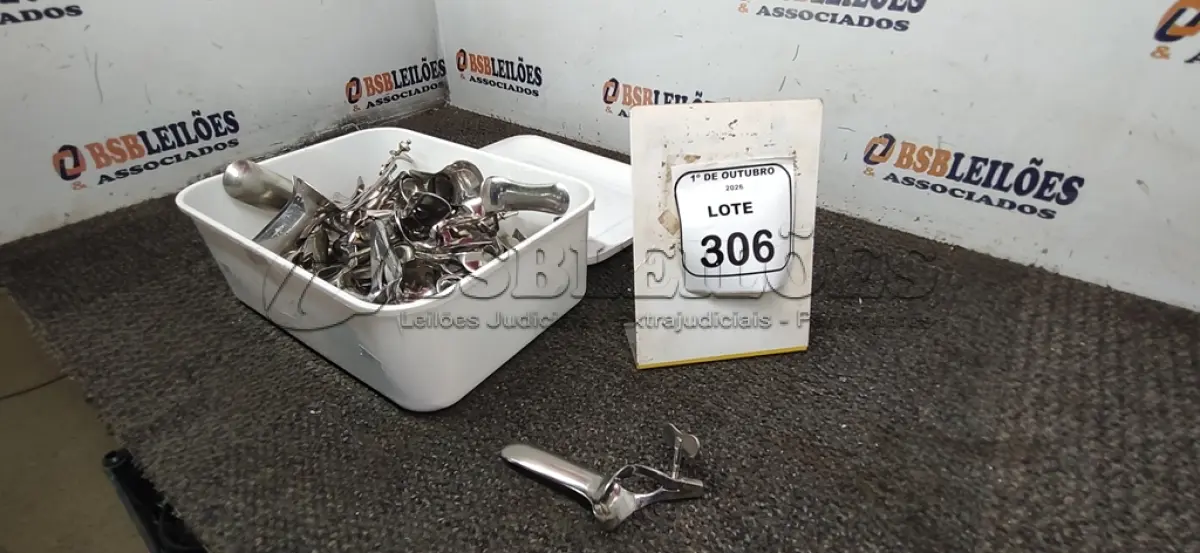 LOTE 306 - 01 LOTE COM DIVERSOS EQUIPAMENTOS GINECOLÓGICOS DE MODELOS DIVERSOS. (NO ESTADO) ATENÇÃO! FAZER A VISITAÇÃO ANTES DE ARREMATAR, NÃO SABEMOS SE FUNCIONA, LEILÃO NÃO TEM GARANTIA E NEM DEVOLUÇÃO, SUJEITO A POSSÍVEIS AVARIAS VISÍVEIS/OCULTAS E/OU AUSÊNCIA DE COMPONENTES.