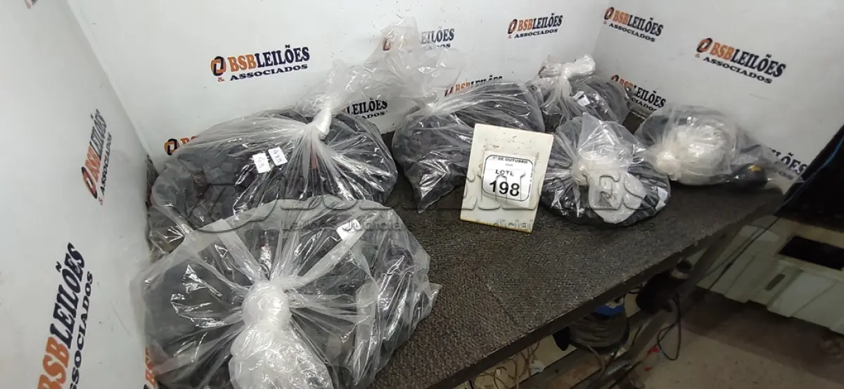 LOTE 198 - 01 LOTE COM GRANDE QUANTIDADE DE PONTEIRAS DE PLÁSTICO DIVERSAS. (NO ESTADO) ATENÇÃO! FAZER A VISITAÇÃO ANTES DE ARREMATAR, NÃO SABEMOS SE FUNCIONA, LEILÃO NÃO TEM GARANTIA E NEM DEVOLUÇÃO, SUJEITO A POSSÍVEIS AVARIAS VISÍVEIS/OCULTAS E/OU AUSÊNCIA DE COMPONENTES.