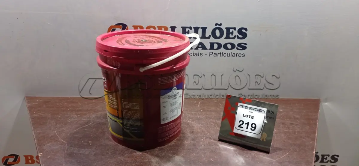 LOTE 219 - 01 BALDE DE TINTA DE PISOS ACRÍLICO PREMIUM 18L NA COR VERMELHO SEGURANÇA FOSCO MARCA RENNER.  (NO ESTADO) ATENÇÃO! FAZER A VISITAÇÃO ANTES DE ARREMATAR, NÃO SABEMOS SE FUNCIONA, LEILÃO NÃO TEM GARANTIA E NEM DEVOLUÇÃO, SUJEITO A POSSÍVEIS AVARIAS VISÍVEIS/OCULTAS E/OU AUSÊNCIA DE COMPONENTES.