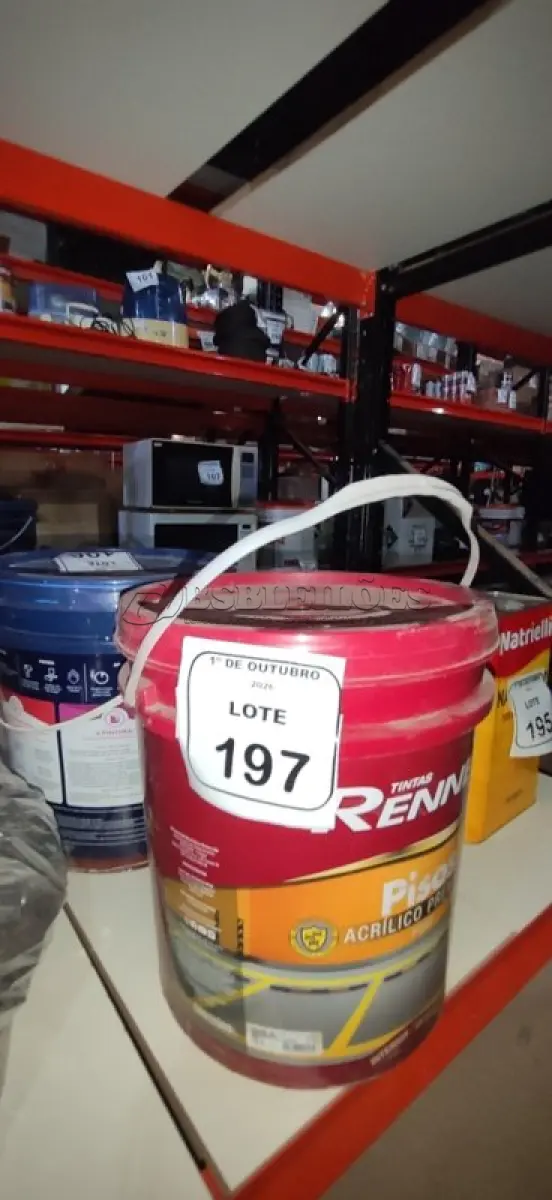 LOTE 197 - 01 BALDE DE TINTA DE PISOS ACRÍLICO PREMIUM 18L NA COR VERMELHO SEGURANÇA FOSCO MARCA RENNER.  (NO ESTADO) ATENÇÃO! FAZER A VISITAÇÃO ANTES DE ARREMATAR, NÃO SABEMOS SE FUNCIONA, LEILÃO NÃO TEM GARANTIA E NEM DEVOLUÇÃO, SUJEITO A POSSÍVEIS AVARIAS VISÍVEIS/OCULTAS E/OU AUSÊNCIA DE COMPONENTES.