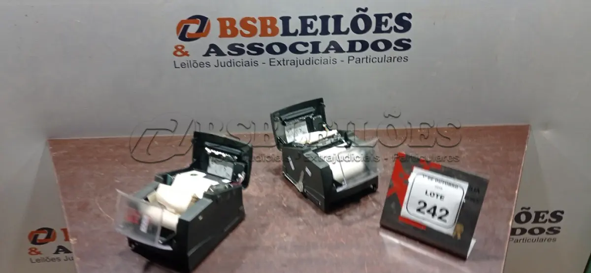 LOTE 242 - 02 IMPRESSORAS TÉRMICAS. (NO ESTADO) ATENÇÃO! FAZER A VISITAÇÃO ANTES DE ARREMATAR, NÃO SABEMOS SE FUNCIONA, LEILÃO NÃO TEM GARANTIA E NEM DEVOLUÇÃO, SUJEITO A POSSÍVEIS AVARIAS VISÍVEIS/OCULTAS E/OU AUSÊNCIA DE COMPONENTES.