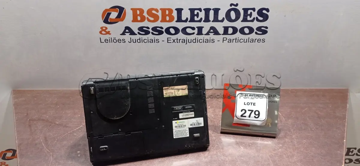 LOTE 279 - 01 NOTEBOOK MARCA POSITIVO SEM FONTE. (NO ESTADO) ATENÇÃO! FAZER A VISITAÇÃO ANTES DE ARREMATAR, NÃO SABEMOS SE FUNCIONA, LEILÃO NÃO TEM GARANTIA E NEM DEVOLUÇÃO, SUJEITO A POSSÍVEIS AVARIAS VISÍVEIS/OCULTAS E/OU AUSÊNCIA DE COMPONENTES.