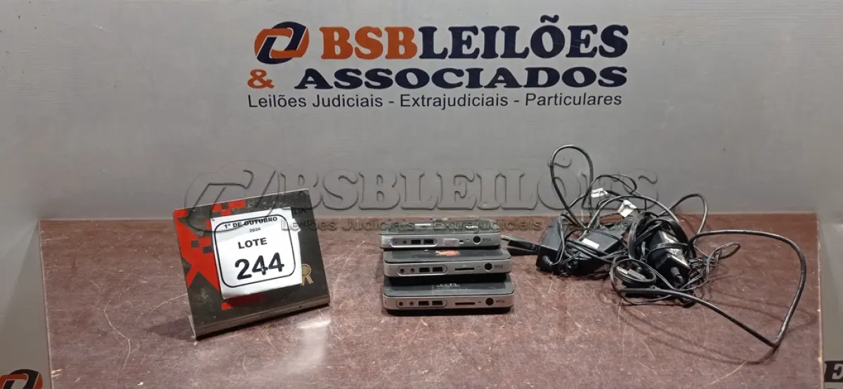 LOTE 244 - 03 MINIS PC TERMINAIS MARCA WYSE COM CABOS. (NO ESTADO) ATENÇÃO! FAZER A VISITAÇÃO ANTES DE ARREMATAR, NÃO SABEMOS SE FUNCIONA, LEILÃO NÃO TEM GARANTIA E NEM DEVOLUÇÃO, SUJEITO A POSSÍVEIS AVARIAS VISÍVEIS/OCULTAS E/OU AUSÊNCIA DE COMPONENTES.