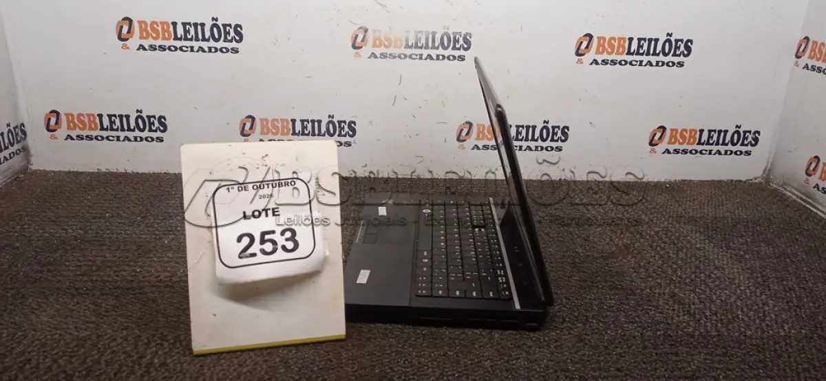LOTE 253 - 01 NOTEBOOK MARCA POSITIVO SEM FONTE. (NO ESTADO) ATENÇÃO! FAZER A VISITAÇÃO ANTES DE ARREMATAR, NÃO SABEMOS SE FUNCIONA, LEILÃO NÃO TEM GARANTIA E NEM DEVOLUÇÃO, SUJEITO A POSSÍVEIS AVARIAS VISÍVEIS/OCULTAS E/OU AUSÊNCIA DE COMPONENTES.