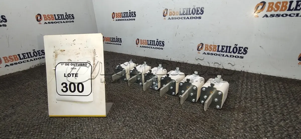 LOTE 300 - 06 FUSÍVEIS INDUSTRIAIS TIPO NH TAMANHO 2 MODELO RETARDADO DE 125A MARCA ELETROMEC. (NO ESTADO) ATENÇÃO! FAZER A VISITAÇÃO ANTES DE ARREMATAR, NÃO SABEMOS SE FUNCIONA, LEILÃO NÃO TEM GARANTIA E NEM DEVOLUÇÃO, SUJEITO A POSSÍVEIS AVARIAS VISÍVEIS/OCULTAS E/OU AUSÊNCIA DE COMPONENTES.