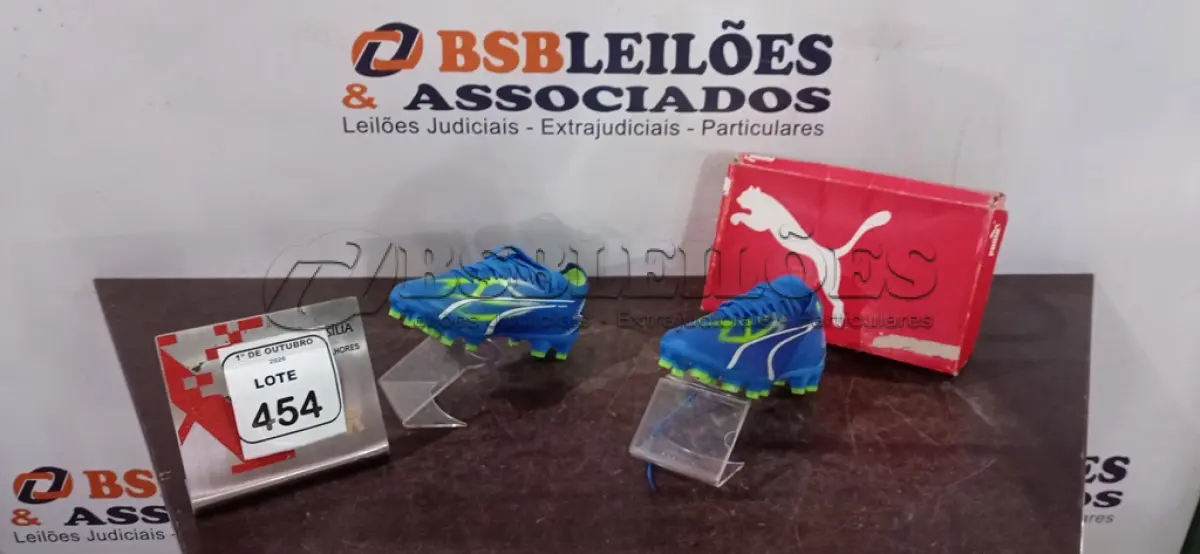 LOTE 454 - 01 CHUTEIRA PUMA FUTURE TAM 37. (NO ESTADO) ATENÇÃO! FAZER A VISITAÇÃO ANTES DE ARREMATAR, NÃO SABEMOS SE FUNCIONA, LEILÃO NÃO TEM GARANTIA E NEM DEVOLUÇÃO, SUJEITO A POSSÍVEIS AVARIAS VISÍVEIS/OCULTAS E/OU AUSÊNCIA DE COMPONENTES.