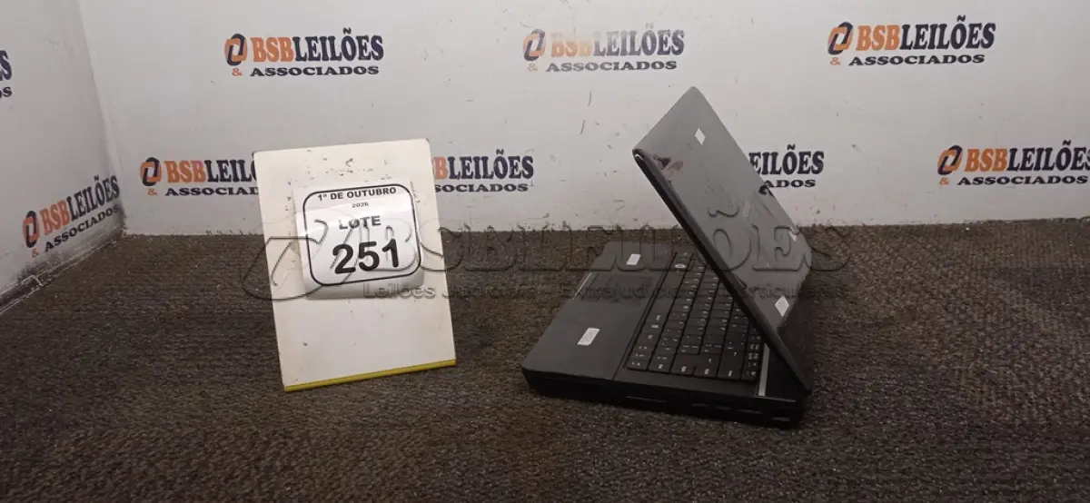 LOTE 251 - 01 NOTEBOOK MARCA POSITIVO SEM FONTE. (NO ESTADO) ATENÇÃO! FAZER A VISITAÇÃO ANTES DE ARREMATAR, NÃO SABEMOS SE FUNCIONA, LEILÃO NÃO TEM GARANTIA E NEM DEVOLUÇÃO, SUJEITO A POSSÍVEIS AVARIAS VISÍVEIS/OCULTAS E/OU AUSÊNCIA DE COMPONENTES.