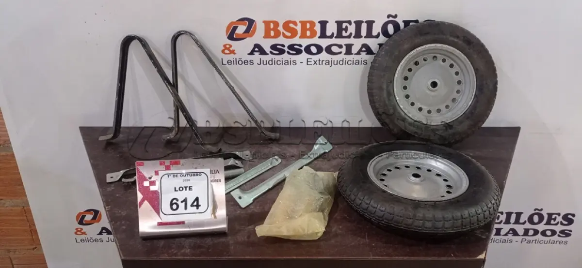 LOTE 614 - 02 RODAS DE CARRINHO DE MÃO COMPLETAS. (NO ESTADO) ATENÇÃO! FAZER A VISITAÇÃO ANTES DE ARREMATAR, NÃO SABEMOS SE FUNCIONA, LEILÃO NÃO TEM GARANTIA E NEM DEVOLUÇÃO, SUJEITO A POSSÍVEIS AVARIAS VISÍVEIS/OCULTAS E/OU AUSÊNCIA DE COMPONENTES.