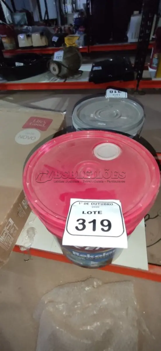 LOTE 319 - 01 BALDE DE TINTA ACRÍLICA SUPER PREMIUM NA COR BASE INTENSA SEMIBRILHO DE 16L MARCA RENNER. (NO ESTADO) ATENÇÃO! FAZER A VISITAÇÃO ANTES DE ARREMATAR, NÃO SABEMOS SE FUNCIONA, LEILÃO NÃO TEM GARANTIA E NEM DEVOLUÇÃO, SUJEITO A POSSÍVEIS AVARIAS VISÍVEIS/OCULTAS E/OU AUSÊNCIA DE COMPONENTES.