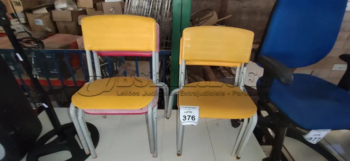 LOTE 376 - 06 CADEIRAS INFANTIS NAS CORES AMARELA E VERMELHA. (NO ESTADO) ATENÇÃO! FAZER A VISITAÇÃO ANTES DE ARREMATAR, NÃO SABEMOS SE FUNCIONA, LEILÃO NÃO TEM GARANTIA E NEM DEVOLUÇÃO, SUJEITO A POSSÍVEIS AVARIAS VISÍVEIS/OCULTAS E/OU AUSÊNCIA DE COMPONENTES.