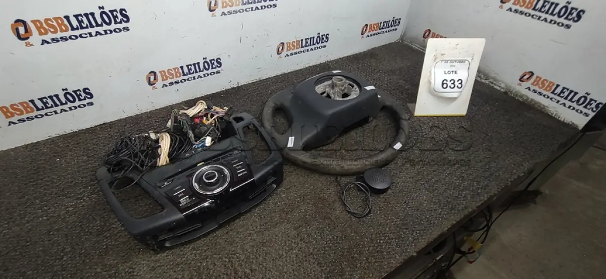 LOTE 633 - 01 VOLANTE CITRÖEN C4 LOUNGE E 01 MULTIMÍDIA FORD FOCUS 2014-2016 C/ DEFEITO. (NO ESTADO) ATENÇÃO! FAZER A VISITAÇÃO ANTES DE ARREMATAR, NÃO SABEMOS SE FUNCIONA, LEILÃO NÃO TEM GARANTIA E NEM DEVOLUÇÃO, SUJEITO A POSSÍVEIS AVARIAS VISÍVEIS/OCULTAS E/OU AUSÊNCIA DE COMPONENTES.