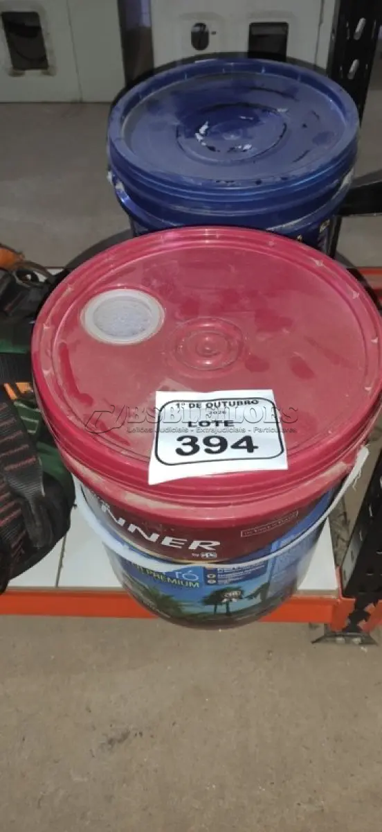 LOTE 394 - 01 BALDE DE TINTA ACRÍLICA SUPER PREMIUM NA COR BASE INTENSA SEMIBRILHO DE 16L MARCA RENNER. (NO ESTADO) ATENÇÃO! FAZER A VISITAÇÃO ANTES DE ARREMATAR, NÃO SABEMOS SE FUNCIONA, LEILÃO NÃO TEM GARANTIA E NEM DEVOLUÇÃO, SUJEITO A POSSÍVEIS AVARIAS VISÍVEIS/OCULTAS E/OU AUSÊNCIA DE COMPONENTES.