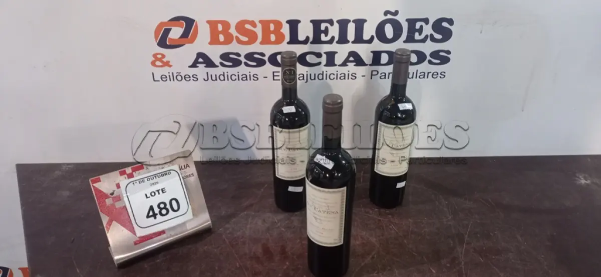 LOTE 480 - 03 GARRAFAS DE VINHO TINTO CABERNET MALBEC ARGENTINO DE 750ML CADA MARCA D.V CATENA. (NO ESTADO) ATENÇÃO! FAZER A VISITAÇÃO ANTES DE ARREMATAR, NÃO SABEMOS SE FUNCIONA, LEILÃO NÃO TEM GARANTIA E NEM DEVOLUÇÃO, SUJEITO A POSSÍVEIS AVARIAS VISÍVEIS/OCULTAS E/OU AUSÊNCIA DE COMPONENTES.