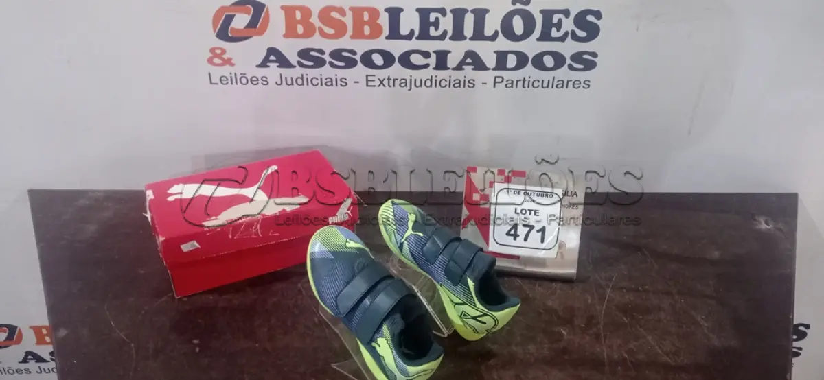 LOTE 471 - 01 CHUTEIRA PUMA INFANTIL FUTURE VERDE VELCRO TAM 30. (NO ESTADO) ATENÇÃO! FAZER A VISITAÇÃO ANTES DE ARREMATAR, NÃO SABEMOS SE FUNCIONA, LEILÃO NÃO TEM GARANTIA E NEM DEVOLUÇÃO, SUJEITO A POSSÍVEIS AVARIAS VISÍVEIS/OCULTAS E/OU AUSÊNCIA DE COMPONENTES.