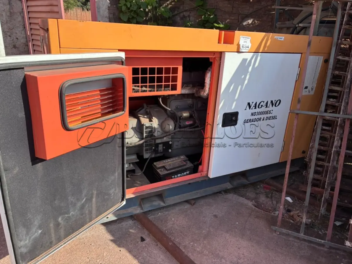 LOTE 634 - 01 GERADOR MODELO ND3000ES3 A DIESEL 30KVA MARCA NAGANO. (NO ESTADO) ATENÇÃO! FAZER A VISITAÇÃO ANTES DE ARREMATAR, NÃO SABEMOS SE FUNCIONA, LEILÃO NÃO TEM GARANTIA E NEM DEVOLUÇÃO, SUJEITO A POSSÍVEIS AVARIAS VISÍVEIS/OCULTAS E/OU AUSÊNCIA DE COMPONENTES.