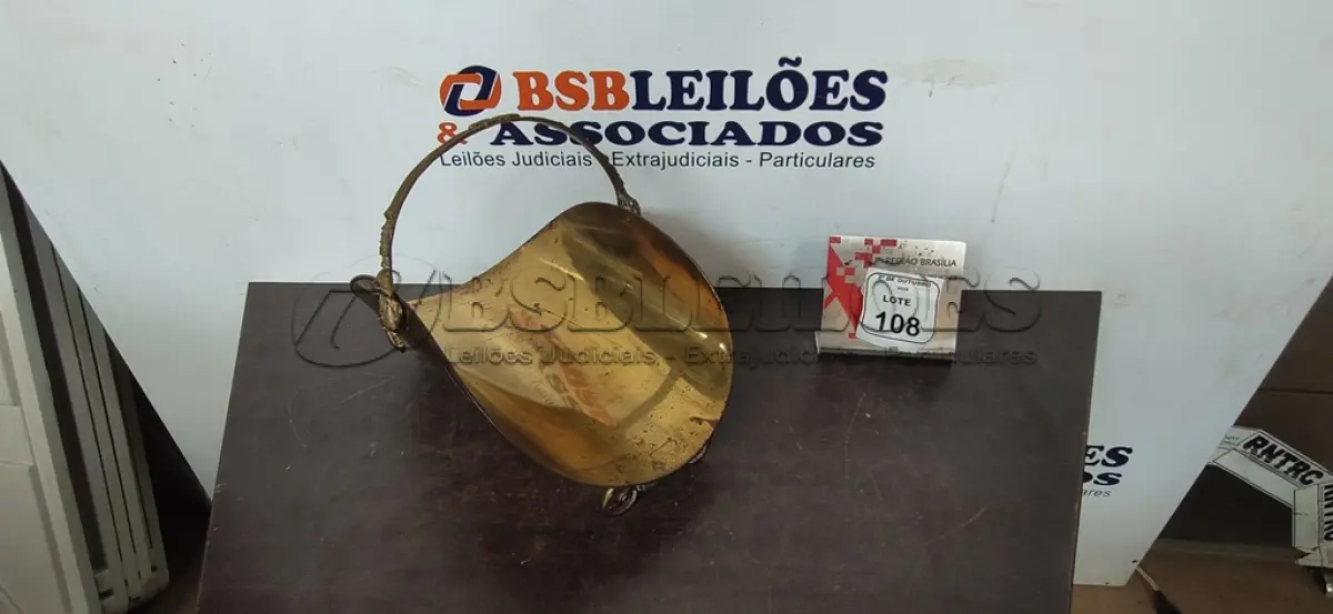 LOTE 108 - 01 FRUTEIRA EM METAL. (NO ESTADO) ATENÇÃO! FAZER A VISITAÇÃO ANTES DE ARREMATAR, NÃO SABEMOS SE FUNCIONA, LEILÃO NÃO TEM GARANTIA E NEM DEVOLUÇÃO, SUJEITO A POSSÍVEIS AVARIAS VISÍVEIS/OCULTAS E/OU AUSÊNCIA DE COMPONENTES.