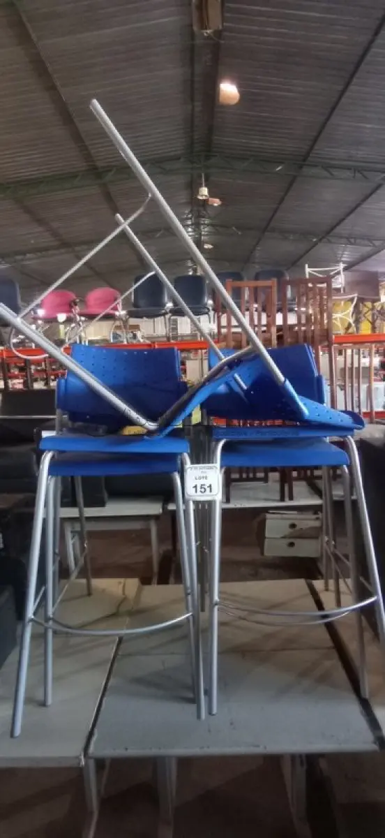 LOTE 151 - 05 CADEIRAS ALTAS DE FERRO E ASSENTO DE PLÁSTICO. (NO ESTADO) ATENÇÃO! FAZER A VISITAÇÃO ANTES DE ARREMATAR, NÃO SABEMOS SE FUNCIONA, LEILÃO NÃO TEM GARANTIA E NEM DEVOLUÇÃO, SUJEITO A POSSÍVEIS AVARIAS VISÍVEIS/OCULTAS E/OU AUSÊNCIA DE COMPONENTES.