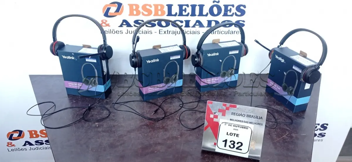 LOTE 132 - 04 HEADSETS MARCA YEALINK. (NO ESTADO) ATENÇÃO! FAZER A VISITAÇÃO ANTES DE ARREMATAR, NÃO SABEMOS SE FUNCIONA, LEILÃO NÃO TEM GARANTIA E NEM DEVOLUÇÃO, SUJEITO A POSSÍVEIS AVARIAS VISÍVEIS/OCULTAS E/OU AUSÊNCIA DE COMPONENTES.