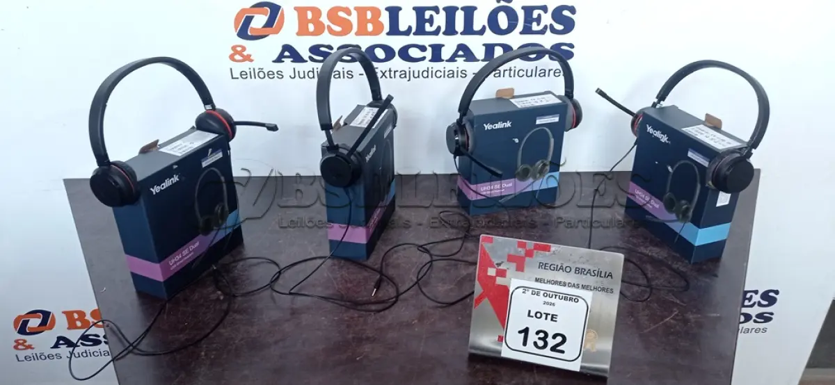LOTE 132 - 04 HEADSETS MARCA YEALINK. (NO ESTADO) ATENÇÃO! FAZER A VISITAÇÃO ANTES DE ARREMATAR, NÃO SABEMOS SE FUNCIONA, LEILÃO NÃO TEM GARANTIA E NEM DEVOLUÇÃO, SUJEITO A POSSÍVEIS AVARIAS VISÍVEIS/OCULTAS E/OU AUSÊNCIA DE COMPONENTES.