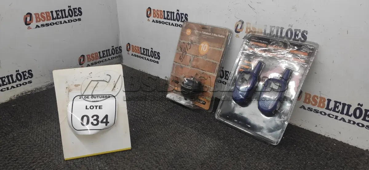 LOTE 034 - 04 RÁDIOS COMUNICADORES COM CARREGADOR MARCA MOTOROLA. (NO ESTADO) ATENÇÃO! FAZER A VISITAÇÃO ANTES DE ARREMATAR, NÃO SABEMOS SE FUNCIONA, LEILÃO NÃO TEM GARANTIA E NEM DEVOLUÇÃO, SUJEITO A POSSÍVEIS AVARIAS VISÍVEIS/OCULTAS E/OU AUSÊNCIA DE COMPONENTES.