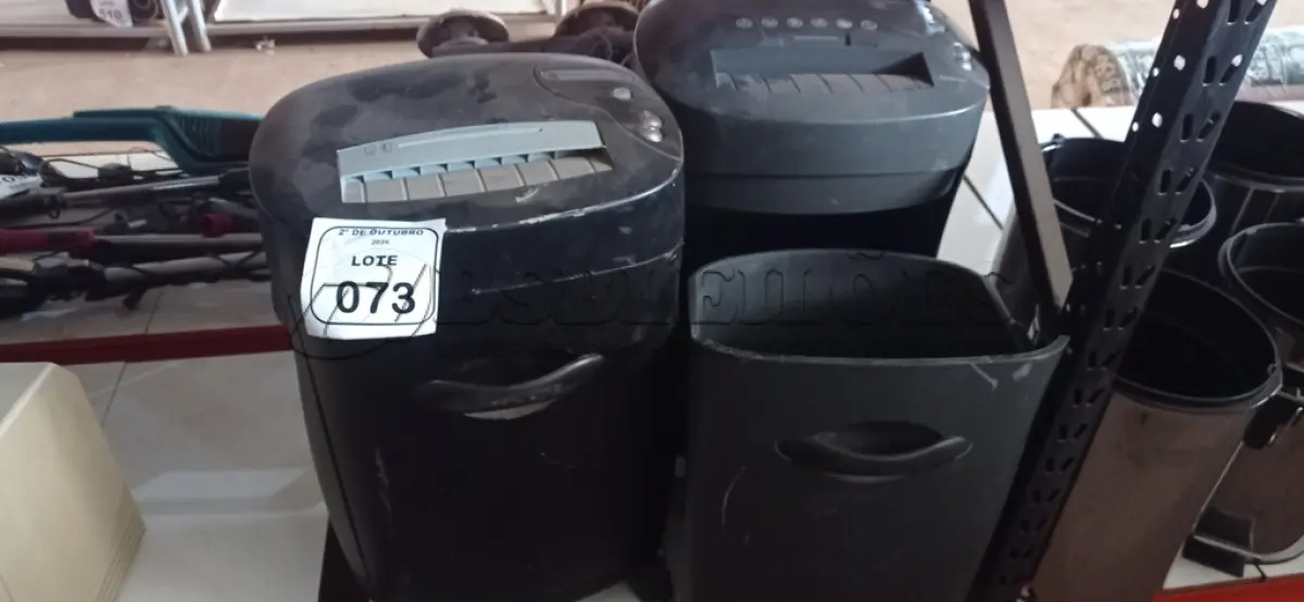 LOTE 073 - 02 FRAGMENTADORAS DE PAPEL. (NO ESTADO) ATENÇÃO! FAZER A VISITAÇÃO ANTES DE ARREMATAR, NÃO SABEMOS SE FUNCIONA, LEILÃO NÃO TEM GARANTIA E NEM DEVOLUÇÃO, SUJEITO A POSSÍVEIS AVARIAS VISÍVEIS/OCULTAS E/OU AUSÊNCIA DE COMPONENTES.