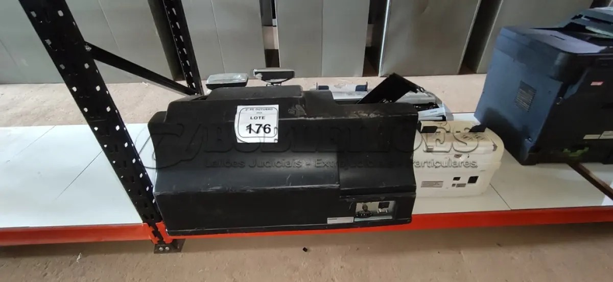 LOTE 176 - 03 MÁQUINAS DE CONTAR CÉDULAS, 01 MÁQUINA DE CONTAR DINHEIRO E 01 LUMINÁRIA DE EMERGÊNCIA MARCA AUREONLUX. (NO ESTADO) ATENÇÃO! FAZER A VISITAÇÃO ANTES DE ARREMATAR, NÃO SABEMOS SE FUNCIONA, LEILÃO NÃO TEM GARANTIA E NEM DEVOLUÇÃO, SUJEITO A POSSÍVEIS AVARIAS VISÍVEIS/OCULTAS E/OU AUSÊNCIA DE COMPONENTES.