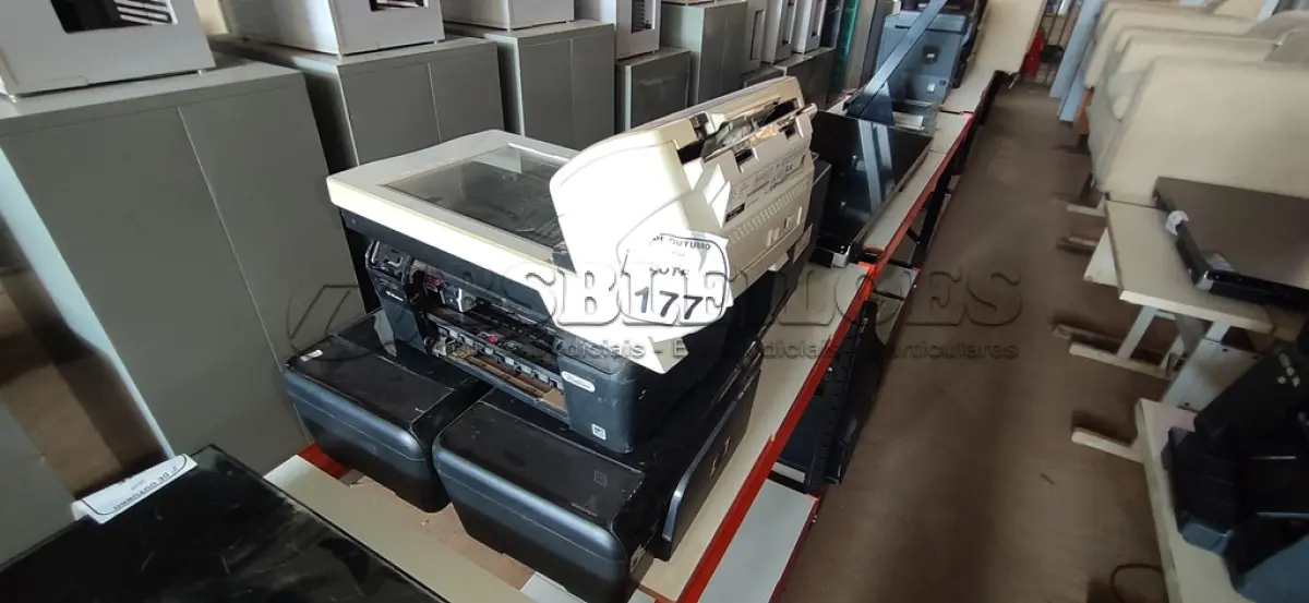 LOTE 177 - 03 IMPRESSORAS DE MODELOS DIVERSOS. (NO ESTADO) ATENÇÃO! FAZER A VISITAÇÃO ANTES DE ARREMATAR, NÃO SABEMOS SE FUNCIONA, LEILÃO NÃO TEM GARANTIA E NEM DEVOLUÇÃO, SUJEITO A POSSÍVEIS AVARIAS VISÍVEIS/OCULTAS E/OU AUSÊNCIA DE COMPONENTES.