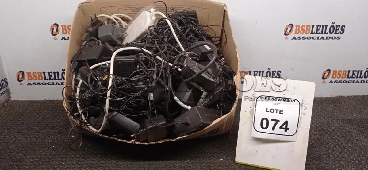 LOTE 074 - 01 LOTE COM GRANDE QUANTIDADE DE FONTES ELETRÔNICAS DE MODELOS DIVERSOS. (NO ESTADO) ATENÇÃO! FAZER A VISITAÇÃO ANTES DE ARREMATAR, NÃO SABEMOS SE FUNCIONA, LEILÃO NÃO TEM GARANTIA E NEM DEVOLUÇÃO, SUJEITO A POSSÍVEIS AVARIAS VISÍVEIS/OCULTAS E/OU AUSÊNCIA DE COMPONENTES.