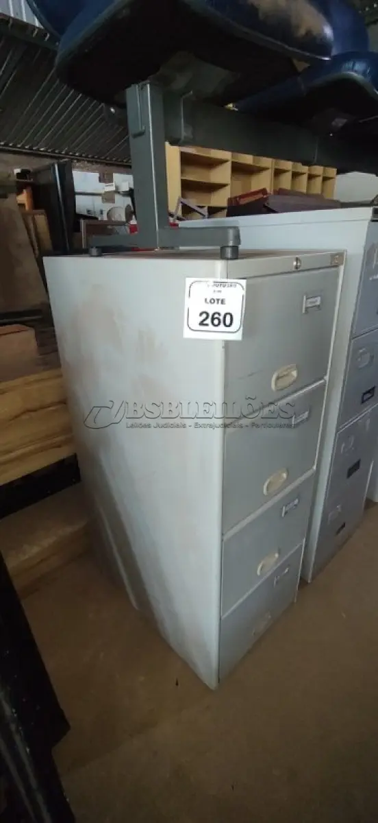 LOTE 260 - 01 ARQUIVO DE AÇO COM 04 GAVETAS. (NO ESTADO) ATENÇÃO! FAZER A VISITAÇÃO ANTES DE ARREMATAR, NÃO SABEMOS SE FUNCIONA, LEILÃO NÃO TEM GARANTIA E NEM DEVOLUÇÃO, SUJEITO A POSSÍVEIS AVARIAS VISÍVEIS/OCULTAS E/OU AUSÊNCIA DE COMPONENTES.