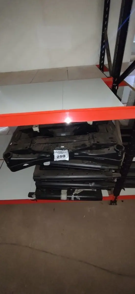 LOTE 259 - 01 PORTAL DETECTOR DE METAL PORTÁTIL. (NO ESTADO) ATENÇÃO! FAZER A VISITAÇÃO ANTES DE ARREMATAR, NÃO SABEMOS SE FUNCIONA, LEILÃO NÃO TEM GARANTIA E NEM DEVOLUÇÃO, SUJEITO A POSSÍVEIS AVARIAS VISÍVEIS/OCULTAS E/OU AUSÊNCIA DE COMPONENTES.