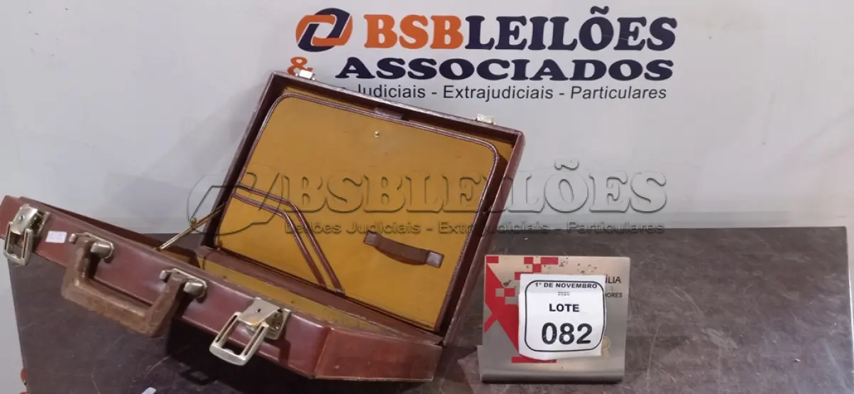 LOTE 082 - 01 PASTA EXECUTIVA EM COURO. (NO ESTADO) ATENÇÃO! FAZER A VISITAÇÃO ANTES DE ARREMATAR, NÃO SABEMOS SE FUNCIONA, LEILÃO NÃO TEM GARANTIA E NEM DEVOLUÇÃO, SUJEITO A POSSÍVEIS AVARIAS VISÍVEIS/OCULTAS E/OU AUSÊNCIA DE COMPONENTES.