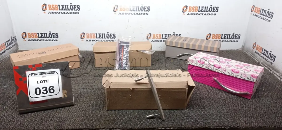 LOTE 036 - 01 LOTE COM GRANDE QUANTIDADE DE PUXADORES DE MÓVEIS DE MODELOS DIVERSOS. (NO ESTADO) ATENÇÃO! FAZER A VISITAÇÃO ANTES DE ARREMATAR, NÃO SABEMOS SE FUNCIONA, LEILÃO NÃO TEM GARANTIA E NEM DEVOLUÇÃO, SUJEITO A POSSÍVEIS AVARIAS VISÍVEIS/OCULTAS E/OU AUSÊNCIA DE COMPONENTES.