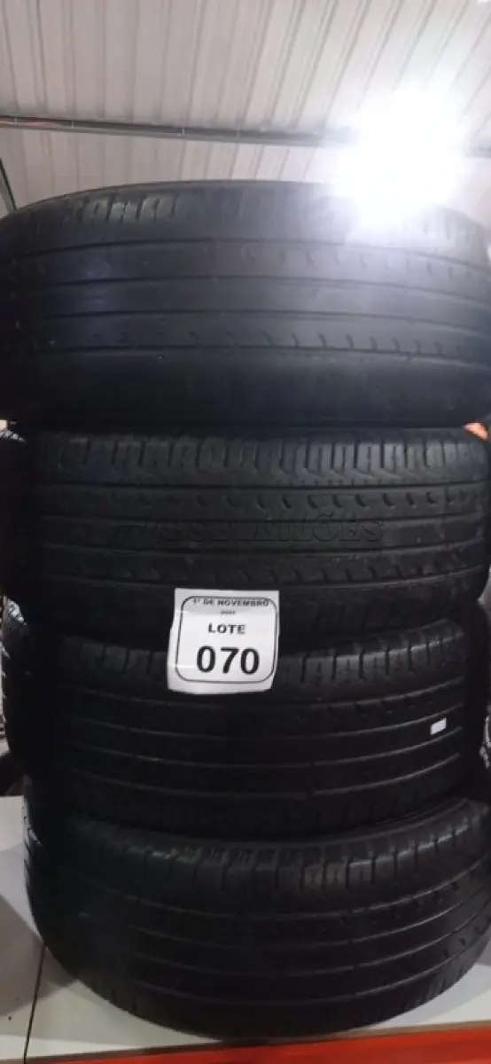 LOTE 070 - 04 PNEUS TAMANHO 215/55 R17 USADOS. (NO ESTADO) ATENÇÃO! FAZER A VISITAÇÃO ANTES DE ARREMATAR, NÃO SABEMOS SE FUNCIONA, LEILÃO NÃO TEM GARANTIA E NEM DEVOLUÇÃO, SUJEITO A POSSÍVEIS AVARIAS VISÍVEIS/OCULTAS E/OU AUSÊNCIA DE COMPONENTES.