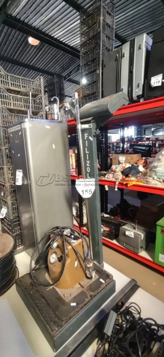 LOTE 155 - 01 BALANÇA ANTROPOMÉTRICA E 01 PEDAL DE CONTROLE PNEUMÁTICO. (NO ESTADO) ATENÇÃO! FAZER A VISITAÇÃO ANTES DE ARREMATAR, NÃO SABEMOS SE FUNCIONA, LEILÃO NÃO TEM GARANTIA E NEM DEVOLUÇÃO, SUJEITO A POSSÍVEIS AVARIAS VISÍVEIS/OCULTAS E/OU AUSÊNCIA DE COMPONENTES.