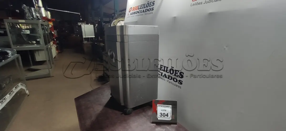 LOTE 304 - 01 FRAGMENTADORA DE PAPEL MODELO HYSSON A-2325. (NO ESTADO) ATENÇÃO! FAZER A VISITAÇÃO ANTES DE ARREMATAR, NÃO SABEMOS SE FUNCIONA, LEILÃO NÃO TEM GARANTIA E NEM DEVOLUÇÃO, SUJEITO A POSSÍVEIS AVARIAS VISÍVEIS/OCULTAS E/OU AUSÊNCIA DE COMPONENTES.