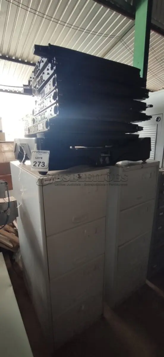 LOTE 273 - 01 PORTAL DETECTOR DE METAL PORTÁTIL E 02 ARQUIVOS DE AÇO COM 04 PORTAS. (NO ESTADO) ATENÇÃO! FAZER A VISITAÇÃO ANTES DE ARREMATAR, NÃO SABEMOS SE FUNCIONA, LEILÃO NÃO TEM GARANTIA E NEM DEVOLUÇÃO, SUJEITO A POSSÍVEIS AVARIAS VISÍVEIS/OCULTAS E/OU AUSÊNCIA DE COMPONENTES.