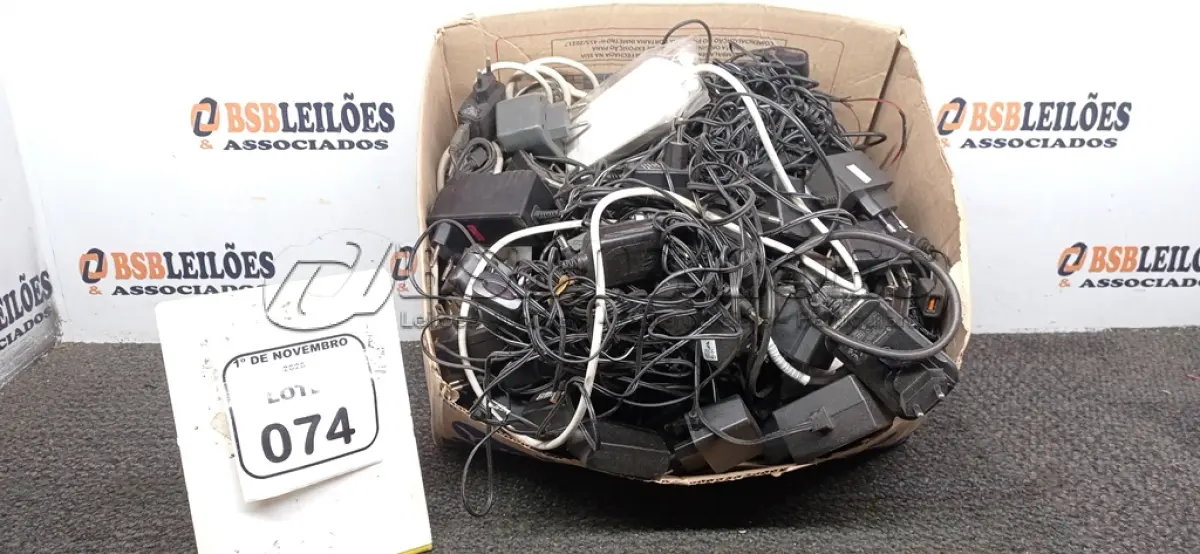 LOTE 074 - 01 LOTE COM GRANDE QUANTIDADE DE FONTES ELETRÔNICAS DE MODELOS DIVERSOS. (NO ESTADO) ATENÇÃO! FAZER A VISITAÇÃO ANTES DE ARREMATAR, NÃO SABEMOS SE FUNCIONA, LEILÃO NÃO TEM GARANTIA E NEM DEVOLUÇÃO, SUJEITO A POSSÍVEIS AVARIAS VISÍVEIS/OCULTAS E/OU AUSÊNCIA DE COMPONENTES.