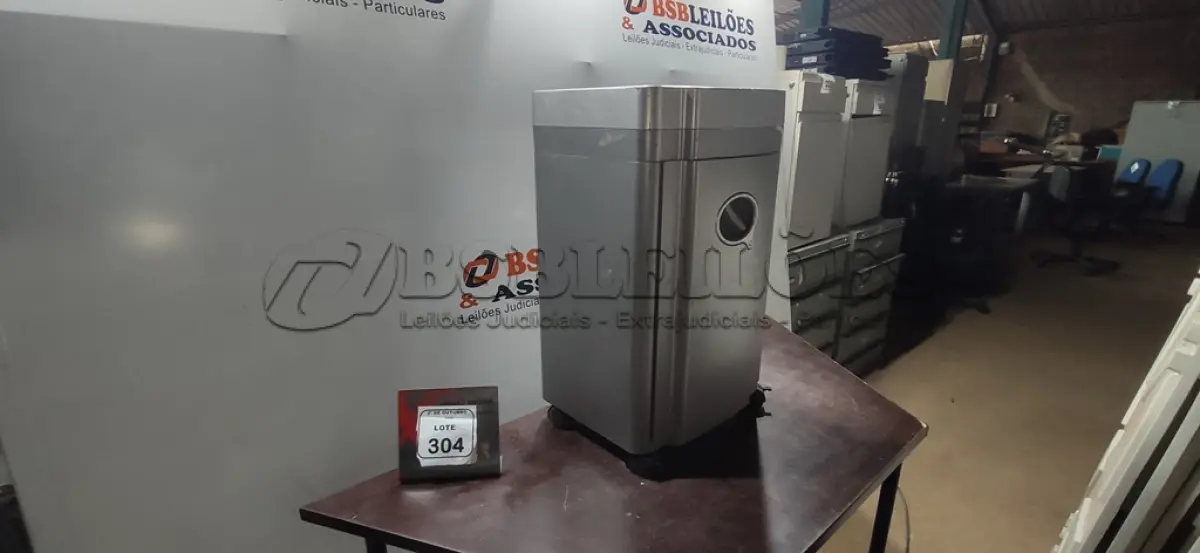 LOTE 304 - 01 FRAGMENTADORA DE PAPEL MODELO HYSSON A-2325. (NO ESTADO) ATENÇÃO! FAZER A VISITAÇÃO ANTES DE ARREMATAR, NÃO SABEMOS SE FUNCIONA, LEILÃO NÃO TEM GARANTIA E NEM DEVOLUÇÃO, SUJEITO A POSSÍVEIS AVARIAS VISÍVEIS/OCULTAS E/OU AUSÊNCIA DE COMPONENTES.