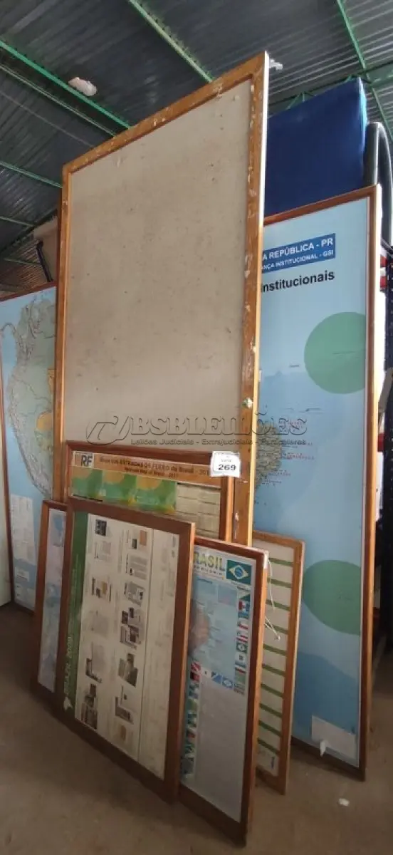 LOTE 269 - 01 LOTE COM QUADROS DE MAPAS E MURAIS DE TAMANHOS DIVERSOS. (NO ESTADO) ATENÇÃO! FAZER A VISITAÇÃO ANTES DE ARREMATAR, NÃO SABEMOS SE FUNCIONA, LEILÃO NÃO TEM GARANTIA E NEM DEVOLUÇÃO, SUJEITO A POSSÍVEIS AVARIAS VISÍVEIS/OCULTAS E/OU AUSÊNCIA DE COMPONENTES.