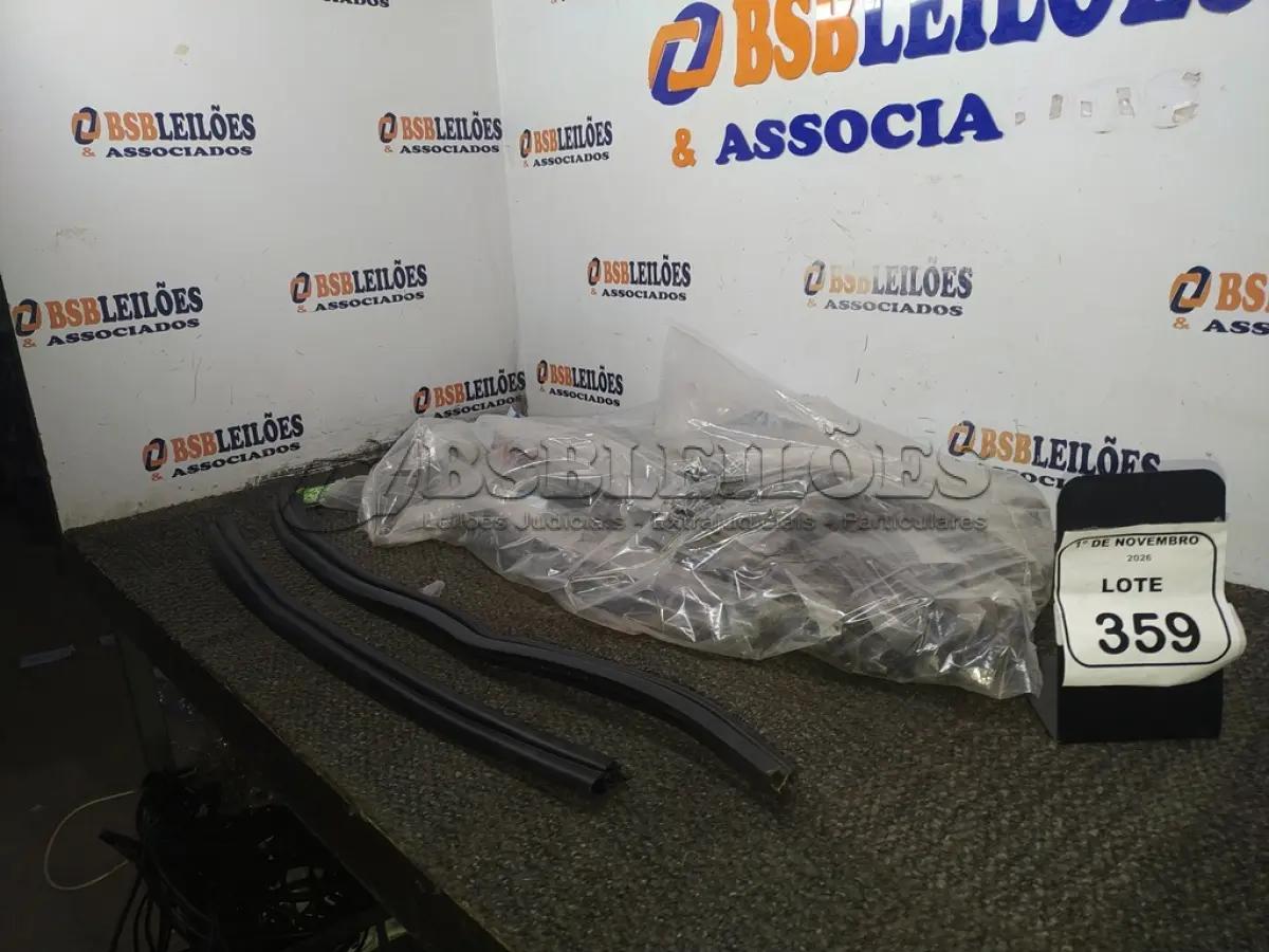 LOTE 359 - 01 LOTE COM VÁRIAS BORRACHAS DE RODO DE TAMANHOS DIVERSOS. (NO ESTADO) ATENÇÃO! FAZER A VISITAÇÃO ANTES DE ARREMATAR, NÃO SABEMOS SE FUNCIONA, LEILÃO NÃO TEM GARANTIA E NEM DEVOLUÇÃO, SUJEITO A POSSÍVEIS AVARIAS VISÍVEIS/OCULTAS E/OU AUSÊNCIA DE COMPONENTES.
