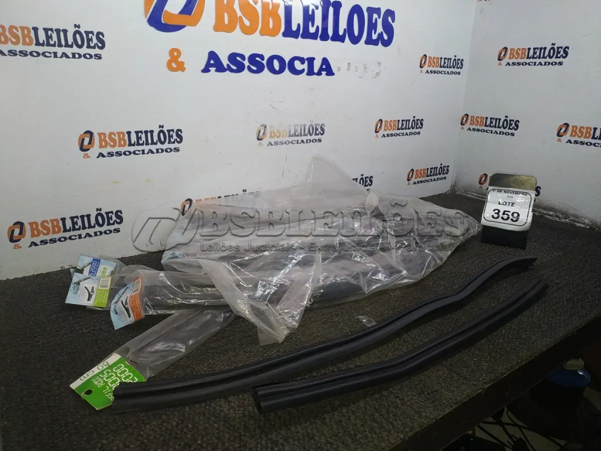 LOTE 359 - 01 LOTE COM VÁRIAS BORRACHAS DE RODO DE TAMANHOS DIVERSOS. (NO ESTADO) ATENÇÃO! FAZER A VISITAÇÃO ANTES DE ARREMATAR, NÃO SABEMOS SE FUNCIONA, LEILÃO NÃO TEM GARANTIA E NEM DEVOLUÇÃO, SUJEITO A POSSÍVEIS AVARIAS VISÍVEIS/OCULTAS E/OU AUSÊNCIA DE COMPONENTES.