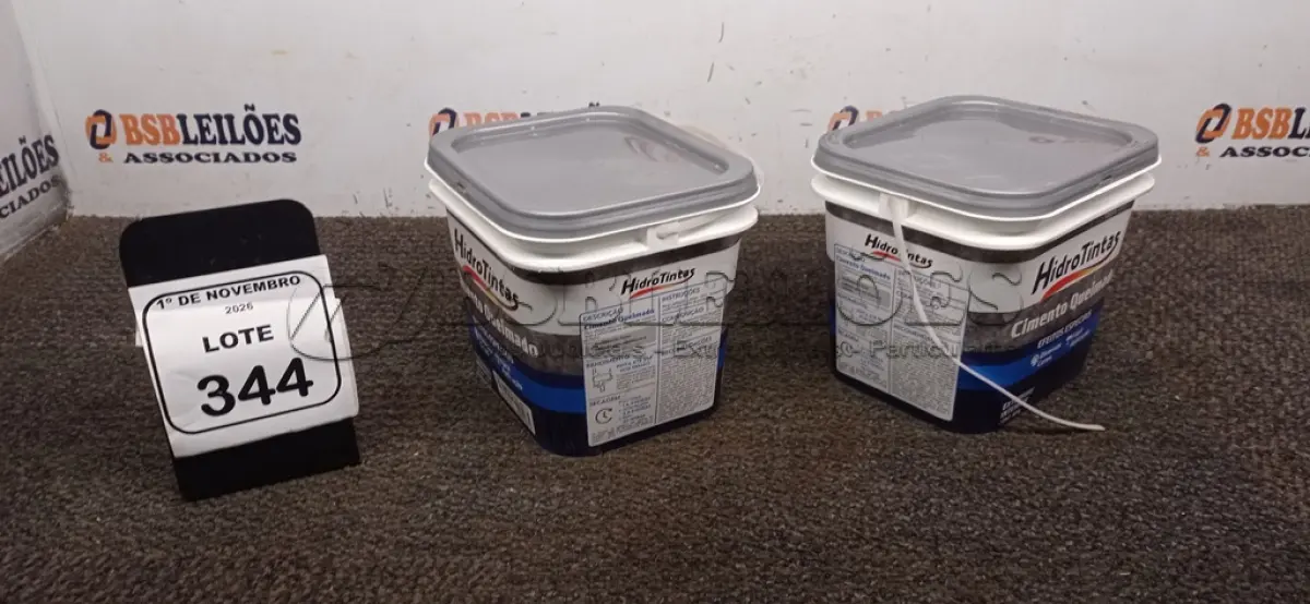LOTE 344 - 02 BALDES DE CIMENTO QUEIMADO NA COR BRONZE REQUINTE DE 4KG CADA MARCA HIDRO TINTAS. (NO ESTADO) ATENÇÃO! FAZER A VISITAÇÃO ANTES DE ARREMATAR, NÃO SABEMOS SE FUNCIONA, LEILÃO NÃO TEM GARANTIA E NEM DEVOLUÇÃO, SUJEITO A POSSÍVEIS AVARIAS VISÍVEIS/OCULTAS E/OU AUSÊNCIA DE COMPONENTES.