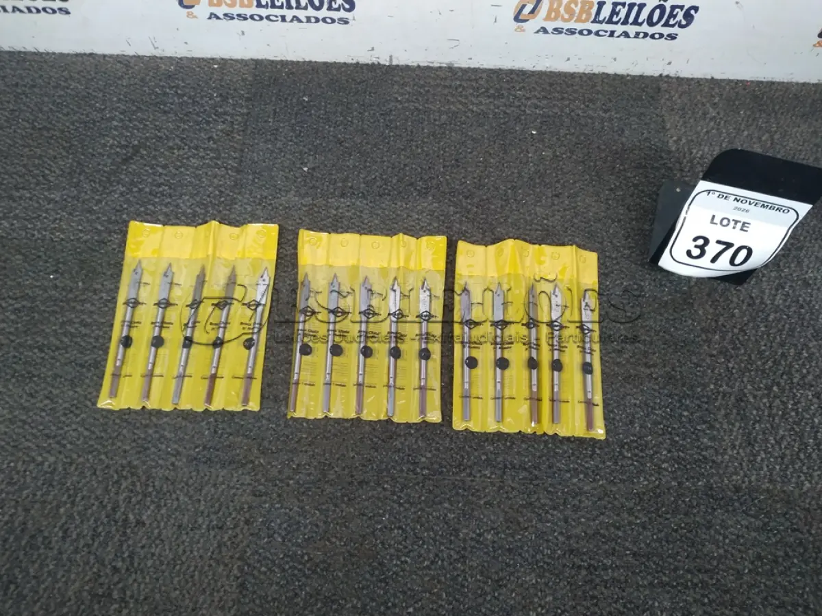 LOTE 370 - 03 JOGOS DE BROCA CHATA PARA MADEIRA COM 05 UNIDADES CADA DE MEDIDAS DIVERSAS MARCA BRASFORT. (NO ESTADO) ATENÇÃO! FAZER A VISITAÇÃO ANTES DE ARREMATAR, NÃO SABEMOS SE FUNCIONA, LEILÃO NÃO TEM GARANTIA E NEM DEVOLUÇÃO, SUJEITO A POSSÍVEIS AVARIAS VISÍVEIS/OCULTAS E/OU AUSÊNCIA DE COMPONENTES.