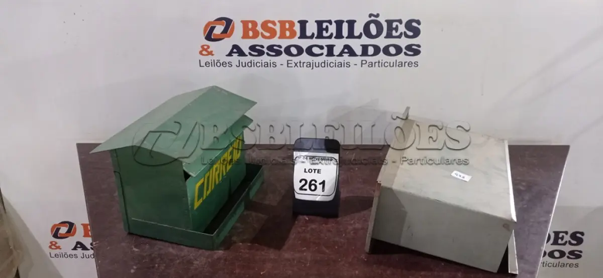 LOTE 261 - 02 CAIXAS DE CORREIO DE FERRO. (NO ESTADO) ATENÇÃO! FAZER A VISITAÇÃO ANTES DE ARREMATAR, NÃO SABEMOS SE FUNCIONA, LEILÃO NÃO TEM GARANTIA E NEM DEVOLUÇÃO, SUJEITO A POSSÍVEIS AVARIAS VISÍVEIS/OCULTAS E/OU AUSÊNCIA DE COMPONENTES.